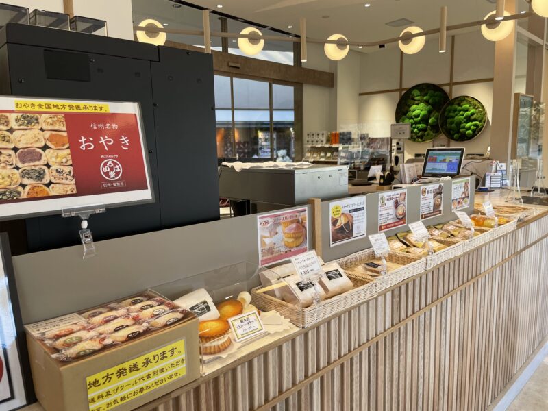 軽井沢プリンスのザ・ワーケーションコア内のカフェ